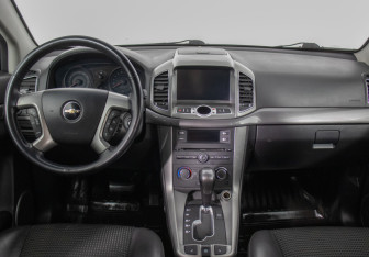 Подержанный автомобиль Chevrolet Captiva 2012 года (14 фото)