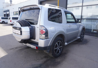 Подержанный автомобиль Mitsubishi Pajero 2009 года (5 фото)