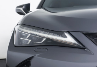 Подержанный автомобиль Lexus UX 2019 года (19 фото)