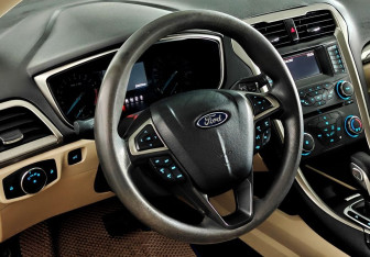 Подержанный автомобиль Ford Fusion (North America) 2015 года (12 фото)