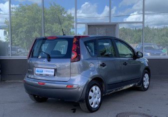 Подержанный автомобиль Nissan Note 2012 года (5 фото)