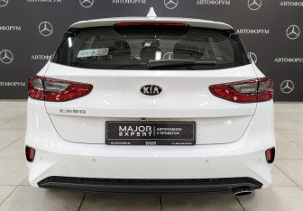 Подержанный автомобиль Kia Ceed Hatchback 2019 года (6 фото)