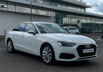 Подержанный автомобиль Audi A4 Sedan 2022 года (3 фото)