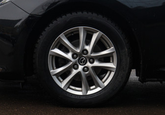 Подержанный автомобиль Mazda 3 Sedan 2014 года (17 фото)