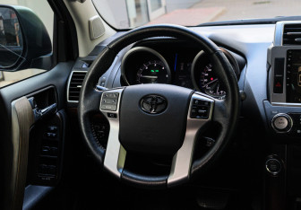Подержанный автомобиль Toyota Land Cruiser Prado 2016 года (12 фото)