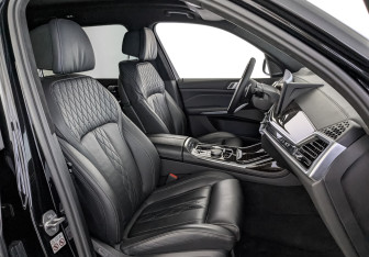 Подержанный автомобиль BMW X7 2022 года (24 фото)