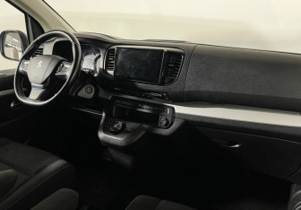 Подержанный автомобиль Peugeot Traveller 2018 года (9 фото)