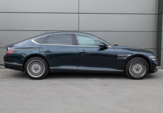 Подержанный автомобиль Genesis G80 2022 года (4 фото)