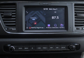 Подержанный автомобиль Kia Carnival 2019 года (16 фото)