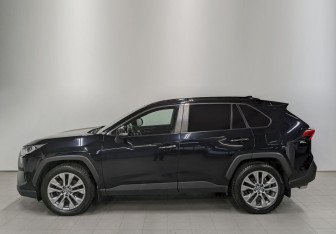 Подержанный автомобиль Toyota RAV4 2021 года (8 фото)