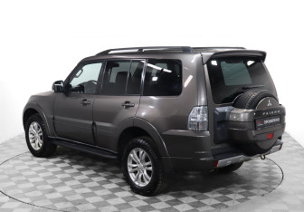 Подержанный автомобиль Mitsubishi Pajero 2012 года (7 фото)