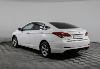 Подержанный автомобиль Hyundai i40 Sedan 2013 года (7 фото)