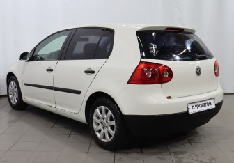 Подержанный автомобиль Volkswagen Golf Hatchback 2004 года (6 фото)