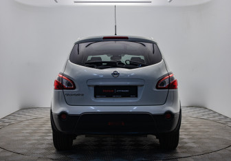 Подержанный автомобиль Nissan Qashqai+2 2012 года (4 фото)
