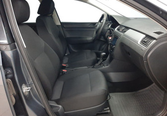 Подержанный автомобиль Skoda Rapid Liftback 2016 года (14 фото)