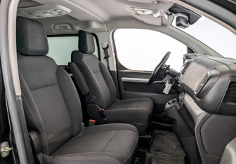 Подержанный автомобиль Peugeot Traveller 2021 года (24 фото)