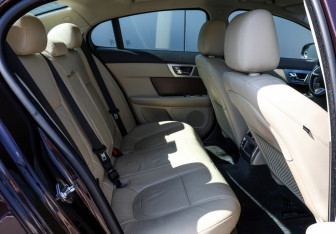 Подержанный автомобиль Jaguar XF Sedan 2014 года (13 фото)
