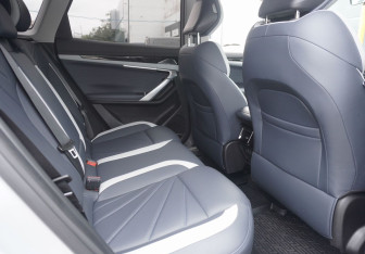 Подержанный автомобиль Geely Atlas 2024 года (10 фото)