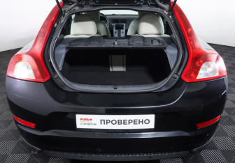 Подержанный автомобиль Volvo C30 2012 года (9 фото)