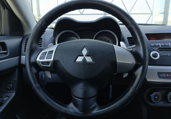 Подержанный автомобиль Mitsubishi Lancer Sedan 2008 года (10 фото)