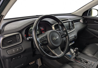 Подержанный автомобиль Kia Sorento 2017 года (16 фото)