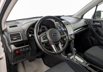 Подержанный автомобиль Subaru Forester Suv 2017 года (16 фото)