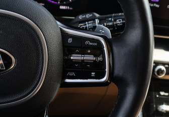Подержанный автомобиль Kia Carnival 2021 года (34 фото)