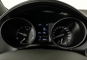 Подержанный автомобиль Toyota C-HR 2020 года (11 фото)