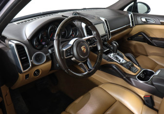 Подержанный автомобиль Porsche Cayenne 2014 года (9 фото)