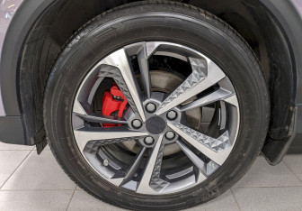 Подержанный автомобиль Geely Coolray 2024 года (18 фото)