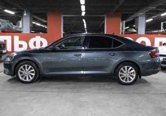 Подержанный автомобиль Skoda Superb Liftback 2018 года (8 фото)