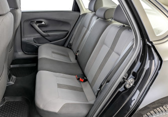 Подержанный автомобиль Volkswagen Polo Sedan 2016 года (12 фото)