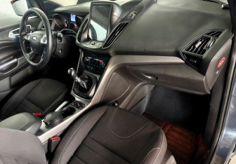 Подержанный автомобиль Ford Kuga 2013 года (11 фото)