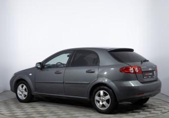 Подержанный автомобиль Chevrolet Lacetti Hatchback 2011 года (7 фото)