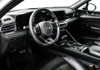 Подержанный автомобиль Kia K5 2020 года (7 фото)