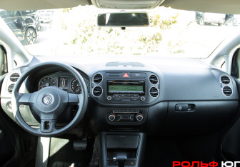 Подержанный автомобиль Volkswagen Golf Plus 2010 года (10 фото)