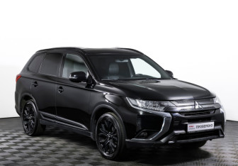 Подержанный автомобиль Mitsubishi Outlander 2021 года (3 фото)