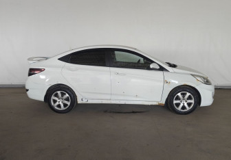 Подержанный автомобиль Hyundai Solaris Sedan 2013 года (7 фото)