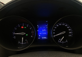 Подержанный автомобиль Toyota C-HR 2019 года (19 фото)