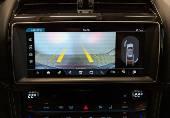 Подержанный автомобиль Jaguar F-Pace 2016 года (25 фото)