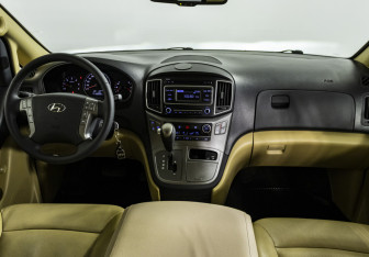 Подержанный автомобиль Hyundai H-1 2019 года (12 фото)