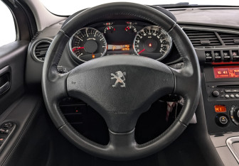 Подержанный автомобиль Peugeot 3008 2014 года (21 фото)