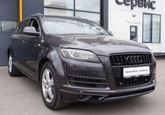 Подержанный автомобиль Audi Q7 2010 года (3 фото)