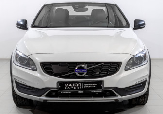 Подержанный автомобиль Volvo S60 Cross Country 2018 года (2 фото)