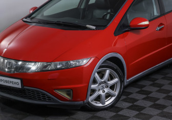 Подержанный автомобиль Honda Civic Hatchback 2008 года (21 фото)