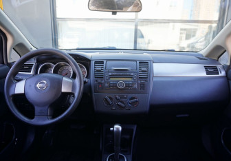 Подержанный автомобиль Nissan Tiida Sedan 2011 года (12 фото)