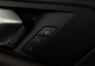 Подержанный автомобиль BMW X5 2025 года (18 фото)