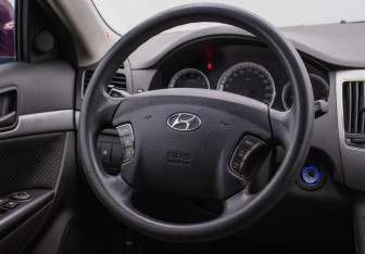 Подержанный автомобиль Hyundai Sonata 2008 года (15 фото)