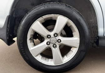 Подержанный автомобиль Lexus RX 2005 года (13 фото)