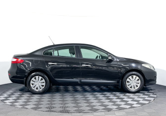 Подержанный автомобиль Renault Fluence 2012 года (4 фото)